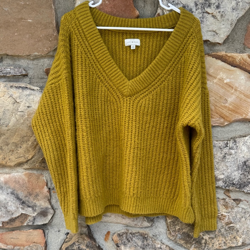 Lucky Brand V-Neck Sweater in Mustard Yellow/Green Large